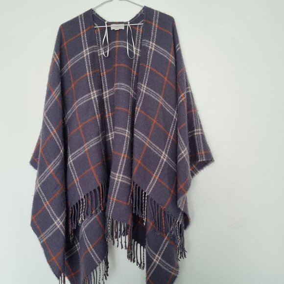 Loft Poncho - Picture 1 of 2
